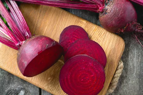 Rote Bete in Scheiben geschnitten